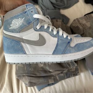 Air Jordan 1 Retro High OG ‘Hyper Royal’